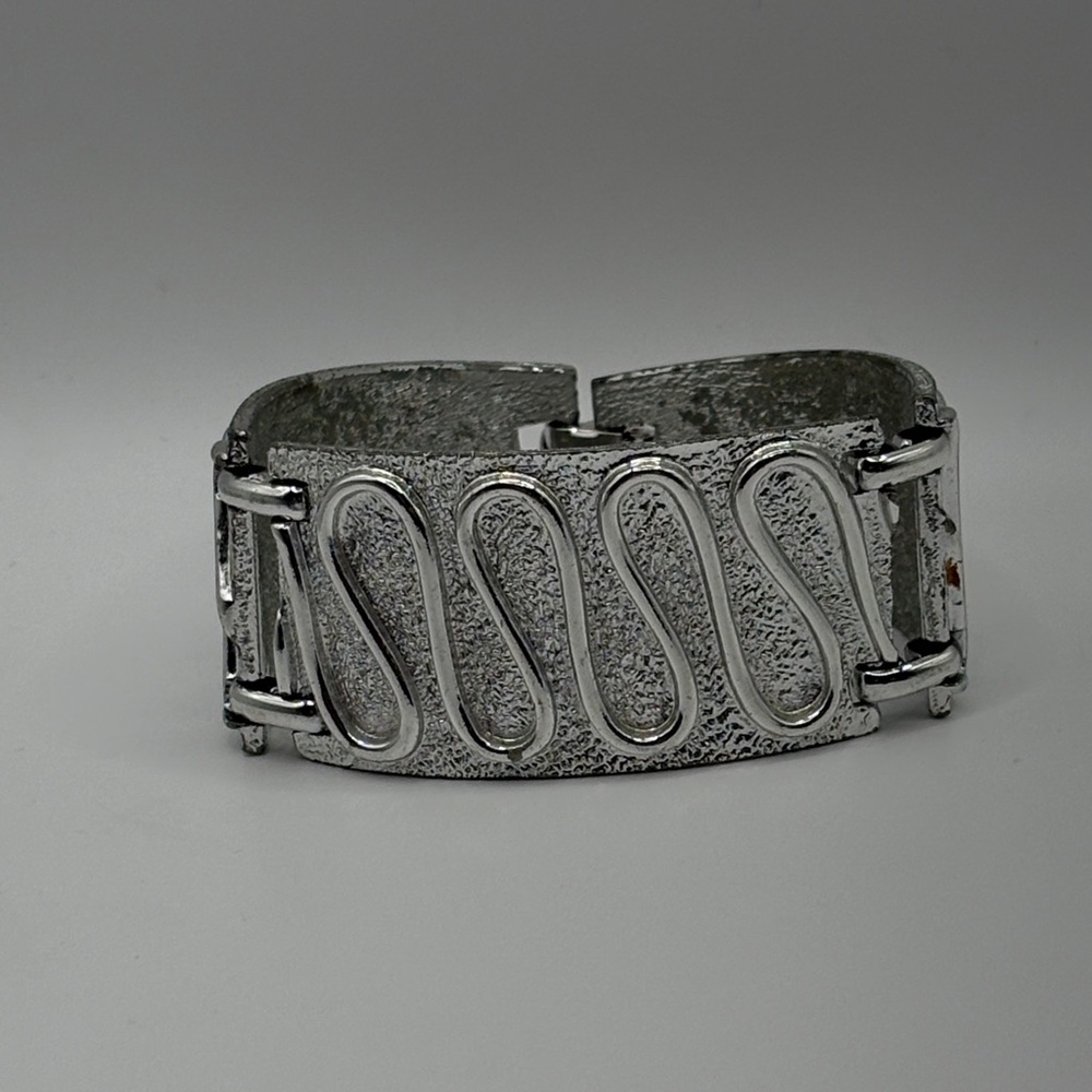 Sarah Coventry Silver Textured Wave Link Bracelet Vintage 60’s 7” Panel Bangle